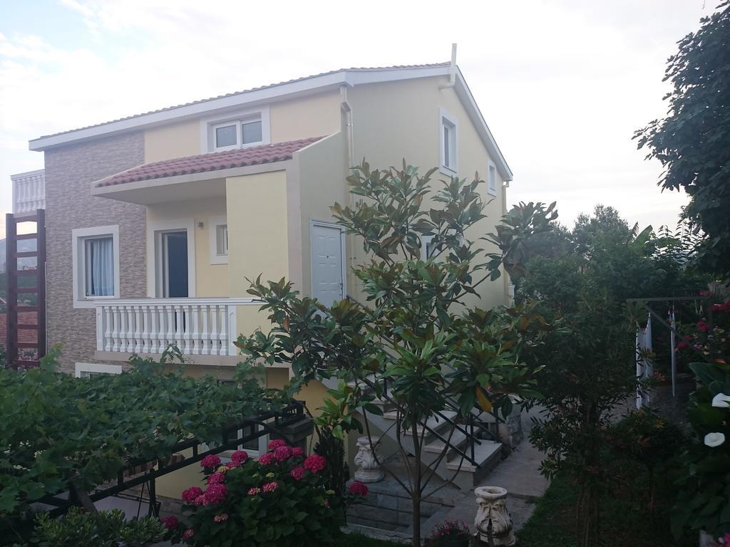 Apartments Sandra Tivat Exteriér fotografie
