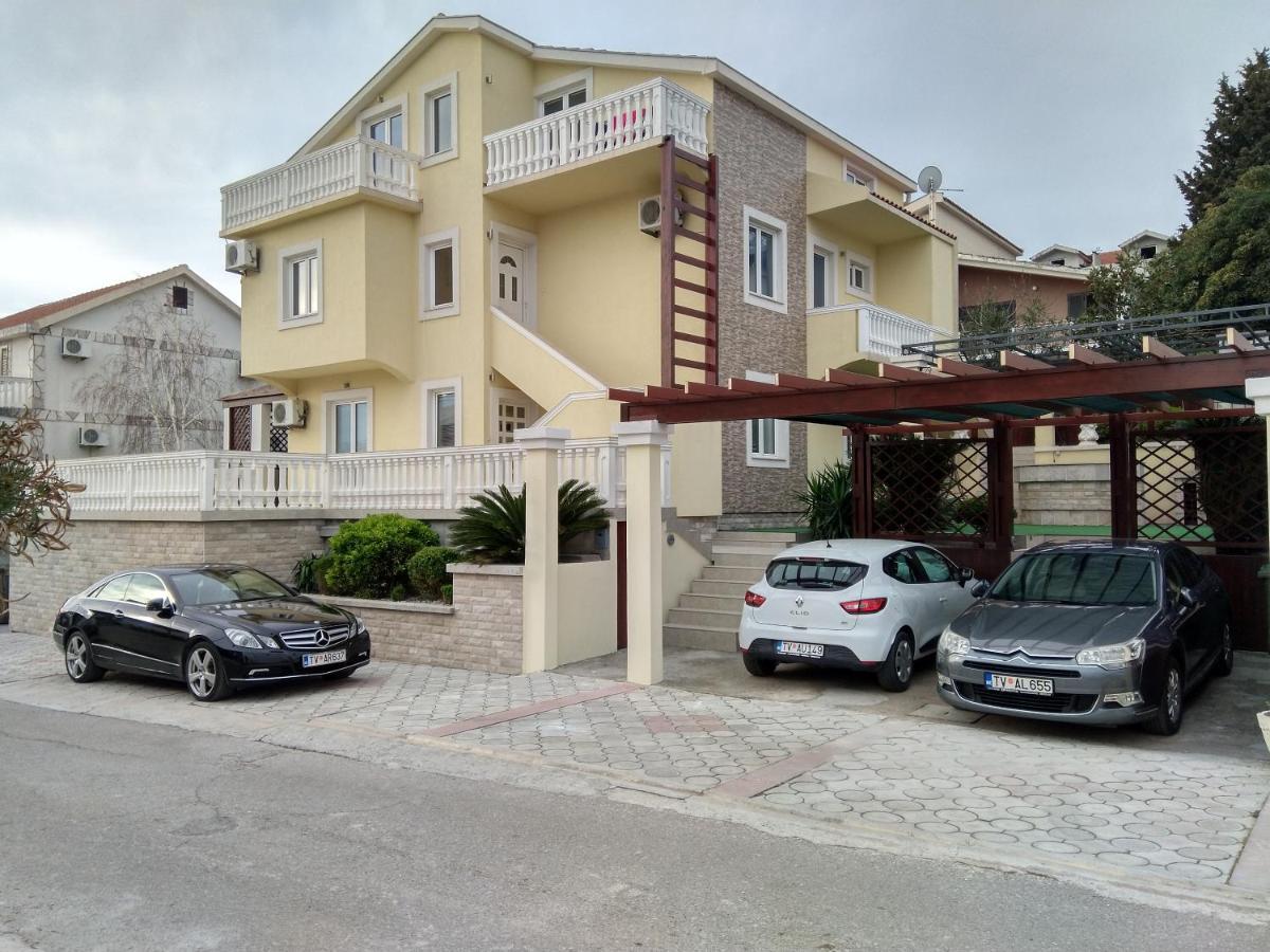 Apartments Sandra Tivat Exteriér fotografie